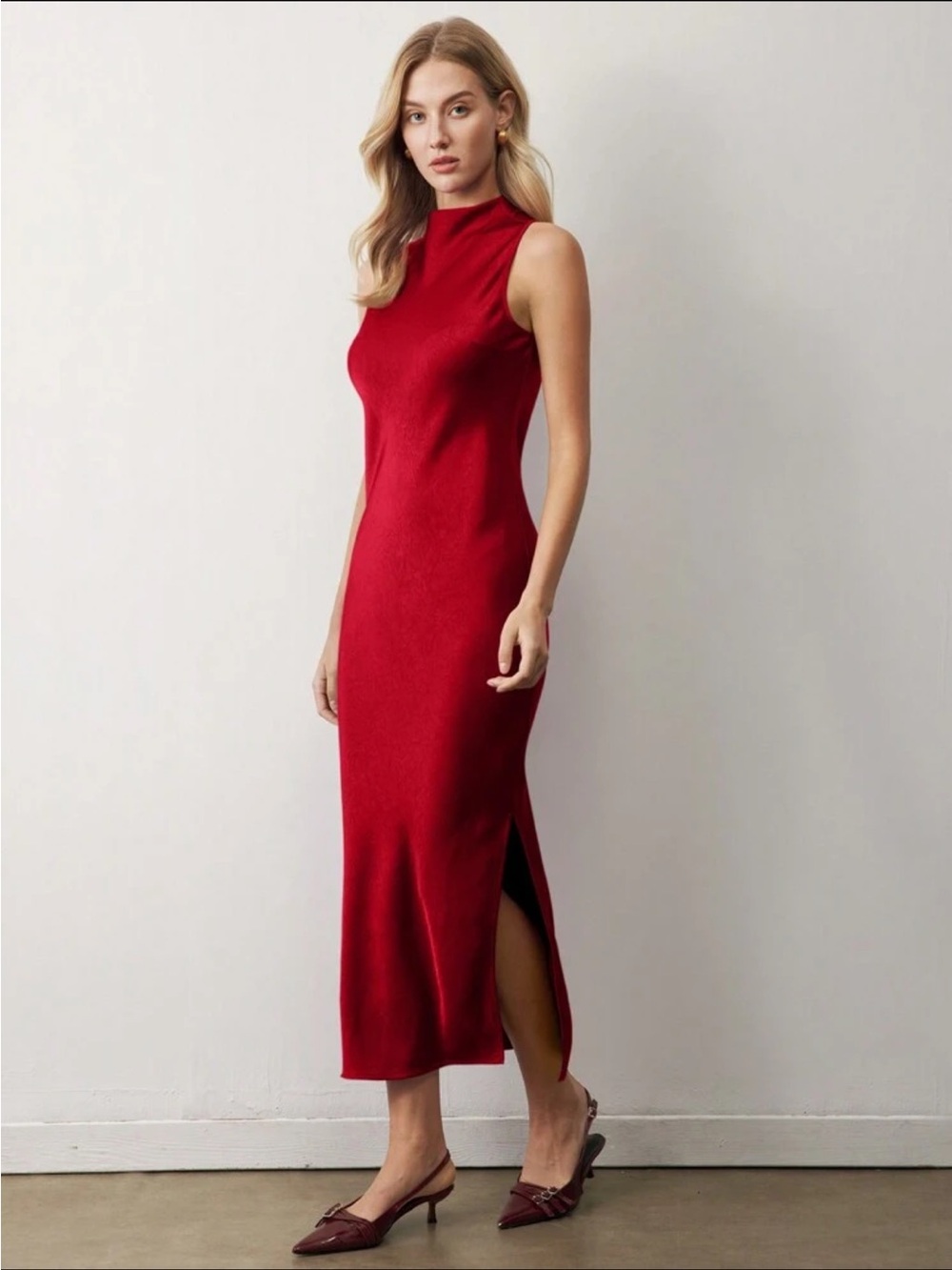 Sleeveless satin Red Midi Dress - Picture 2 of 5